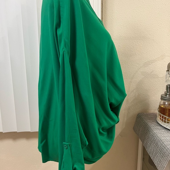 BLOUSE GREE OVERSIZE SMALL . New with no tag. - Picture 13 of 14